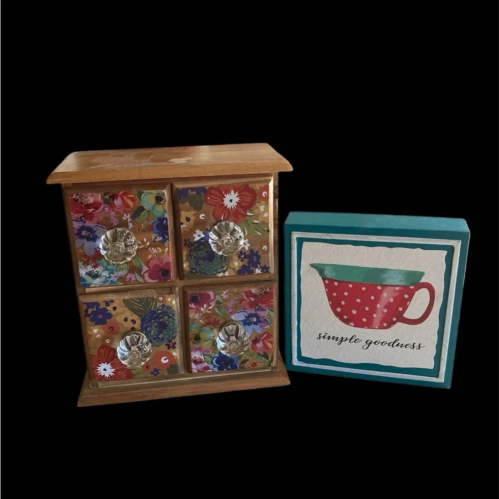 Pioneer Woman Flea Market 4-Drawer Distressed Spice/Tea Box and metal sign